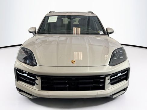 Used 2025 Porsche Cayenne image 6