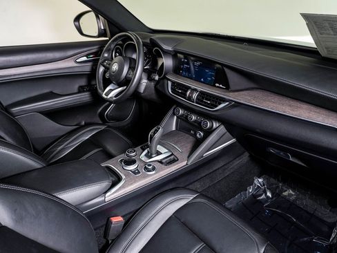 Used 2022 Alfa Romeo Stelvio Ti image 14