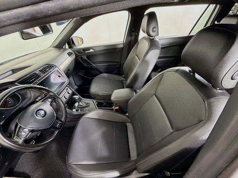 Used 2020 Volkswagen Tiguan SE R-Line FWD image 6