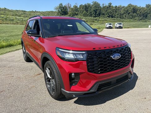 New 2026 Ford Explorer ST-Line w/ ST-Line Street Pack AWD/4WD image 7