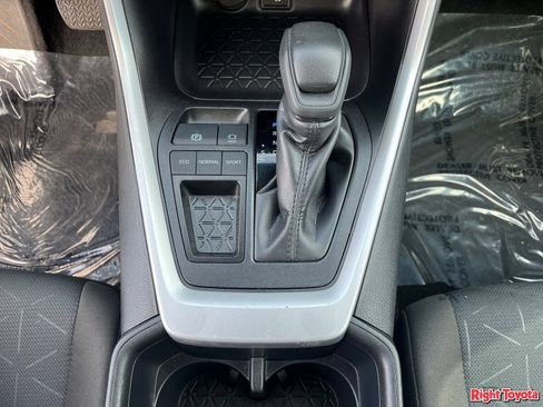Certified 2025 Toyota RAV4 XLE FWD image 31