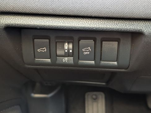 Used 2023 Subaru Outback Premium AWD/4WD image 26