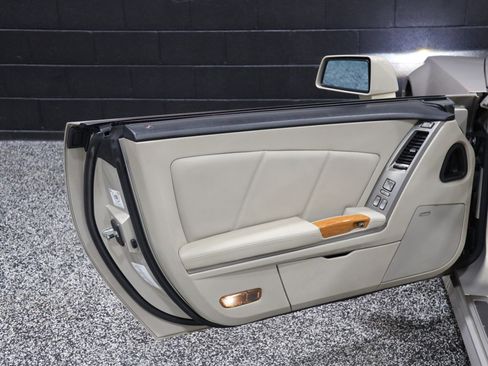 Used 2006 Cadillac XLR image 34