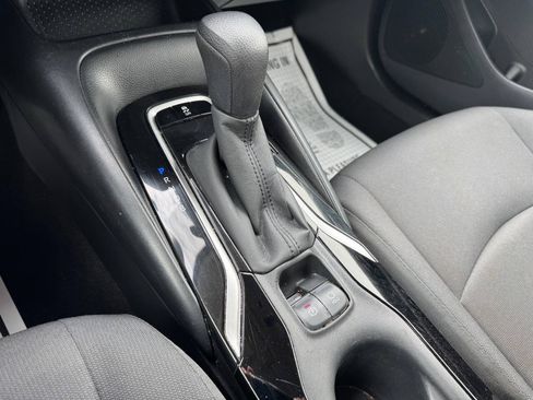 Used 2020 Toyota Corolla LE FWD image 19