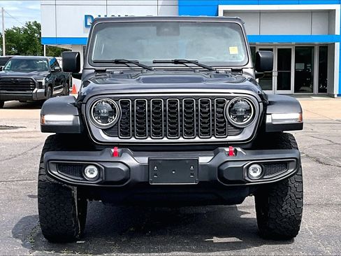 Used 2025 Jeep Wrangler Unlimited Rubicon AWD/4WD image 3