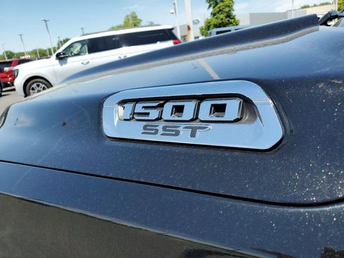 Used 2025 RAM 1500 4x4 Crew Cab image 11