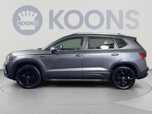Used 2022 Volkswagen Taos SE w/ Driver Assistance Package AWD/4WD image 2