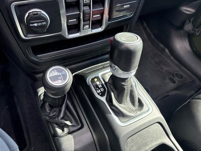 Used 2023 Jeep Wrangler Unlimited Sahara AWD/4WD image 26