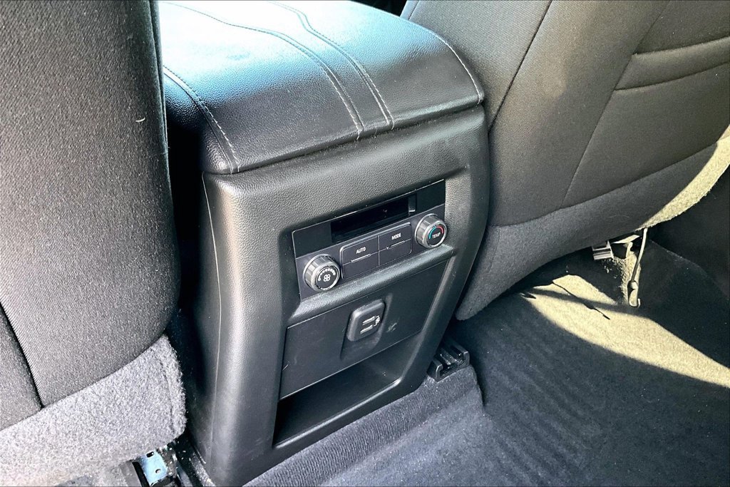 Used 2023 Chevrolet Traverse LT FWD image 32