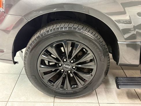 Used 2017 Lincoln Navigator Select AWD/4WD image 42