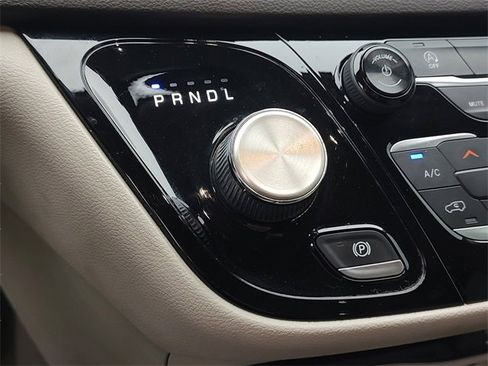 Certified 2018 Chrysler Pacifica Touring-L Plus image 22