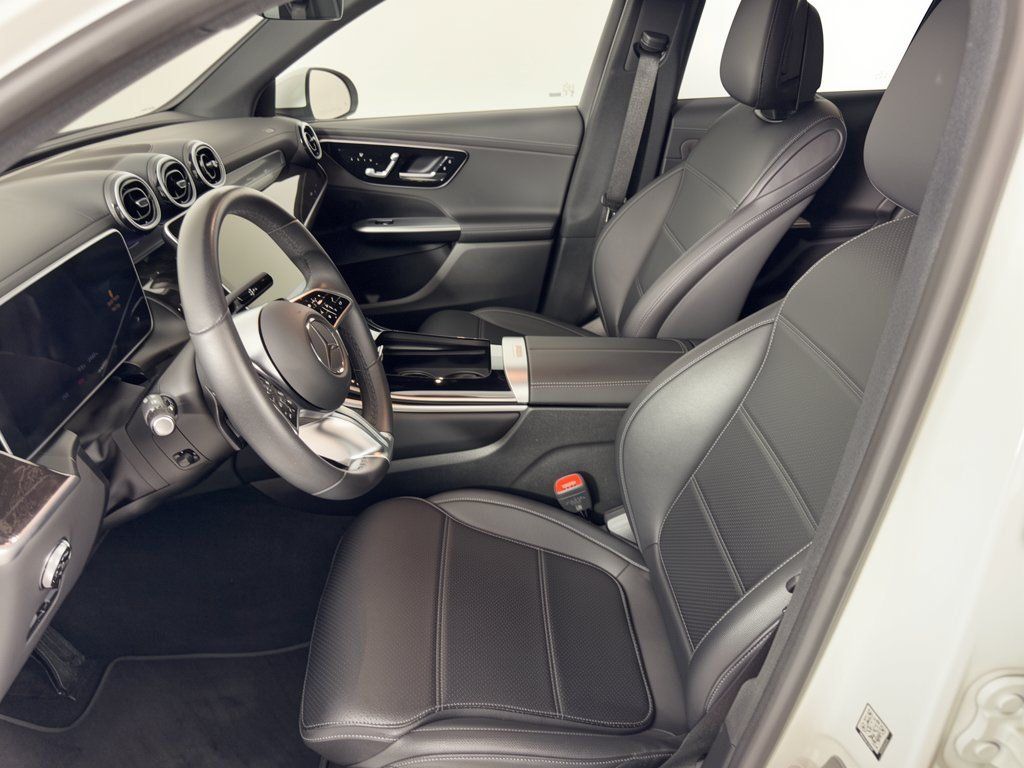 Used 2025 Mercedes-Benz GLC 300 image 5