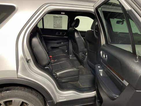 Used 2018 Ford Explorer Limited image 34