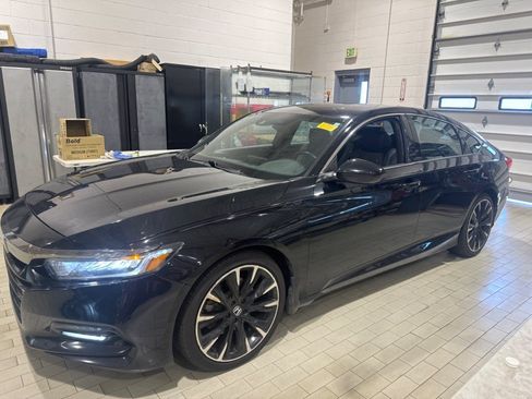 Used 2019 Honda Accord Sport image 2