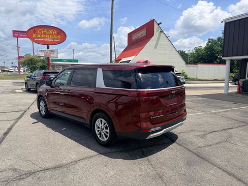 Used 2022 Kia Carnival LX FWD image 10