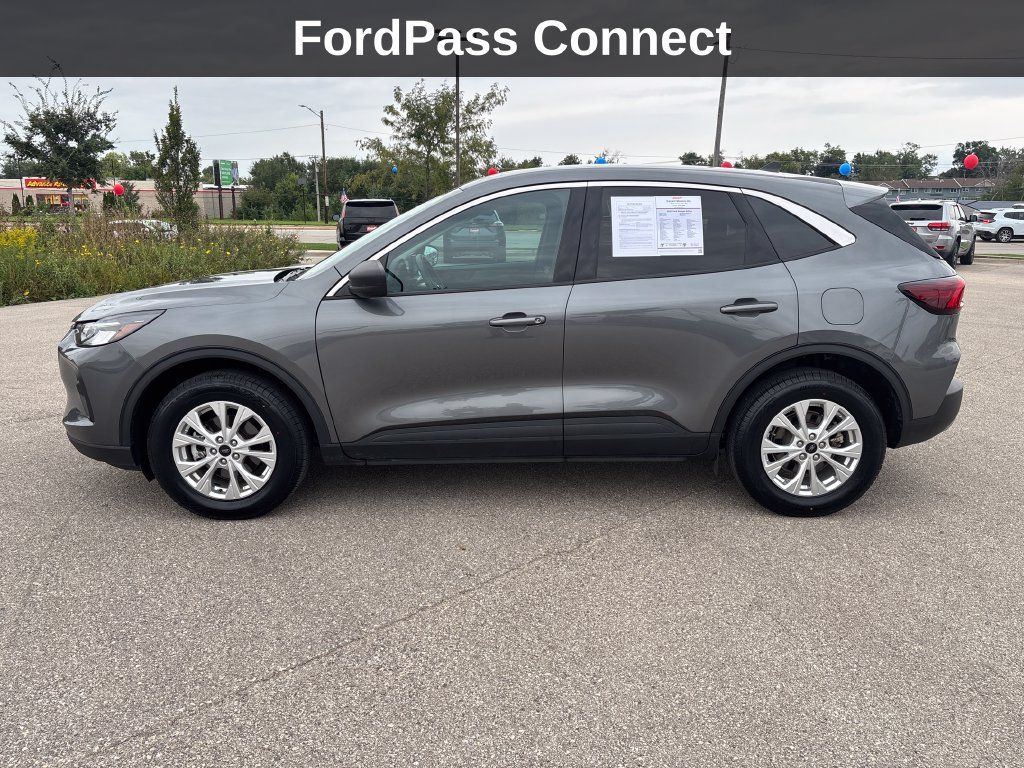 Used 2023 Ford Escape Active AWD/4WD image 2