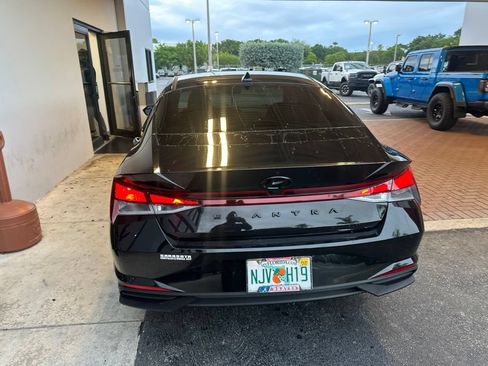 Used 2023 Hyundai Elantra SEL FWD image 5