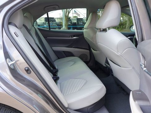 Used 2024 Toyota Camry SE image 11