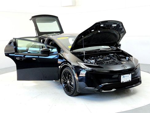 Used 2026 Toyota Prius AWD image 9