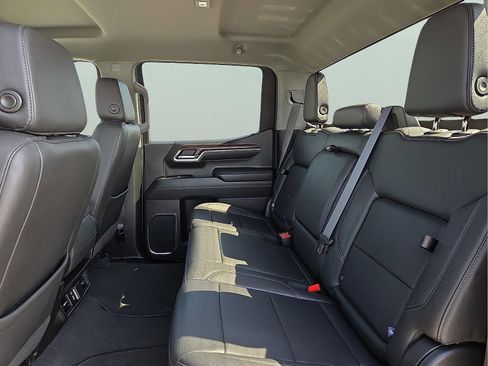 Used 2024 GMC Sierra 1500 SLT image 10