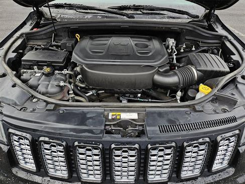 Used 2020 Jeep Grand Cherokee Altitude image 25