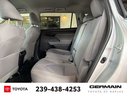 Used 2023 Toyota Highlander L FWD image 12