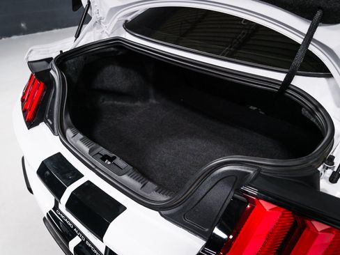 Used 2022 Ford Mustang Shelby GT500 w/ Carbon Fiber Track Pack RWD image 16