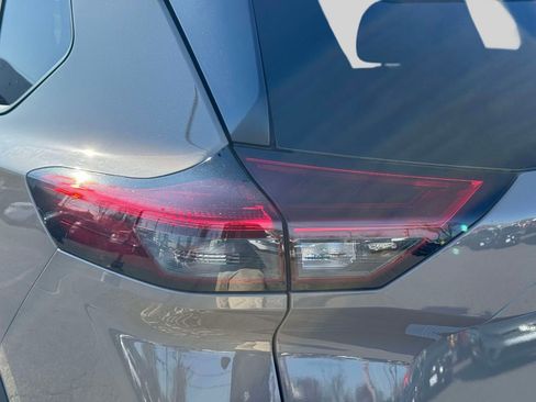 Used 2025 Nissan Rogue SV image 10