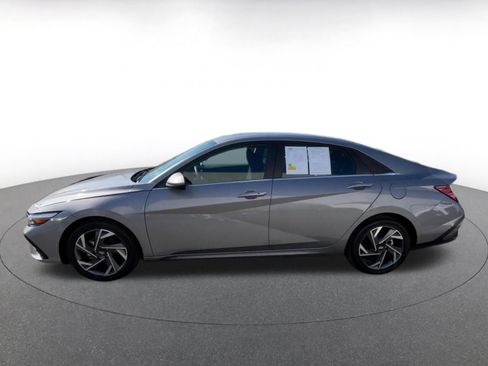 Used 2025 Hyundai Elantra SEL image 8
