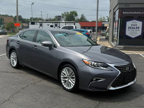Used 2018 Lexus ES 350 w/ Luxury Package w/Wood Trim FWD image 2