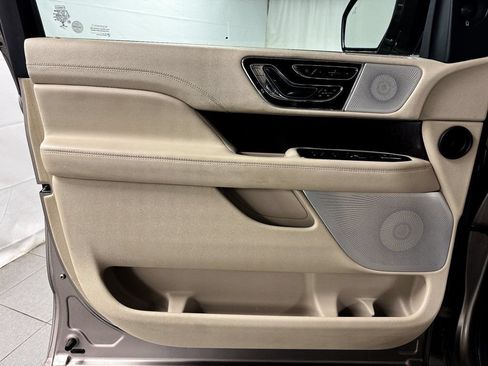 Used 2018 Lincoln Navigator Reserve w/ Technology Package AWD/4WD image 16