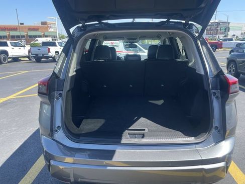 Used 2026 Nissan Rogue SL FWD image 33
