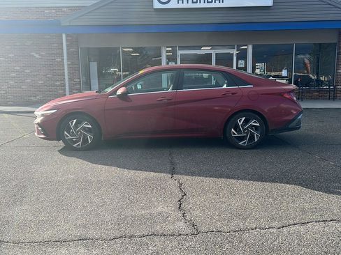 Certified 2024 Hyundai Elantra Limited image 2