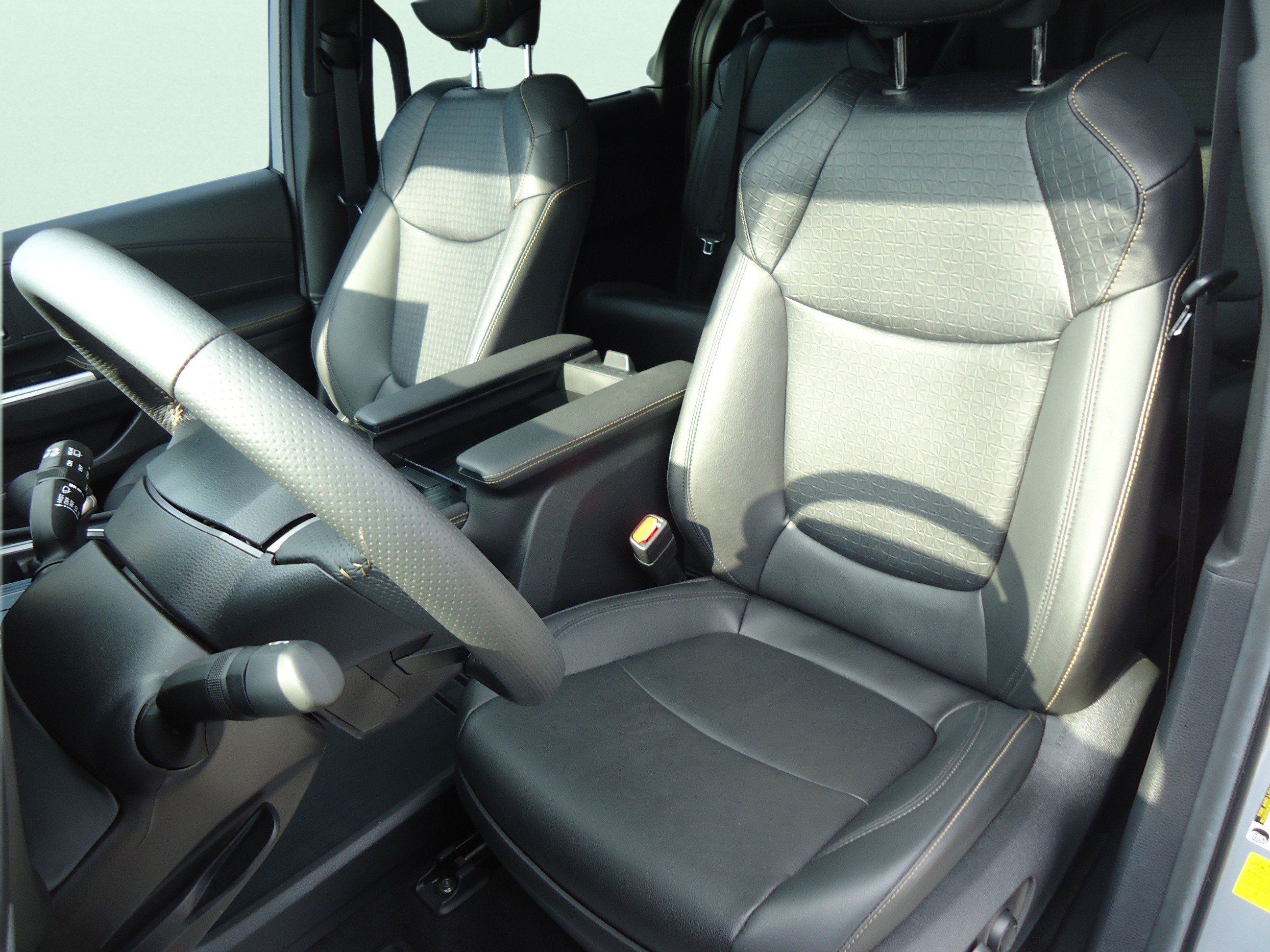 Used 2025 Toyota Sienna XLE Woodland Edition AWD/4WD image 26