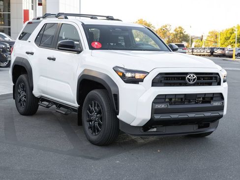 New 2026 Toyota 4Runner SR5 AWD/4WD image 3