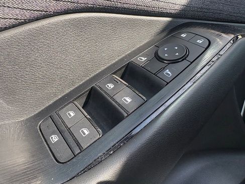 Used 2023 Nissan Rogue S image 18