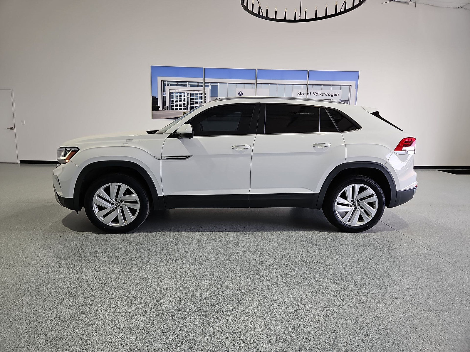 Certified 2022 Volkswagen Atlas Cross Sport SE AWD/4WD image 5