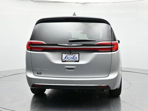 New 2026 Chrysler Pacifica Select image 7