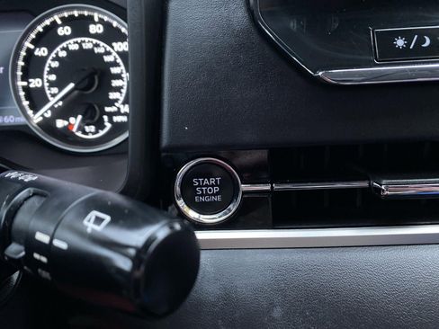 Used 2022 Mitsubishi Outlander SE image 9