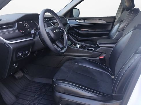 Used 2025 Jeep Grand Cherokee L Altitude AWD/4WD image 19