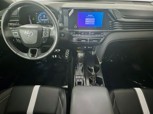 Used 2025 Toyota Camry SE FWD image 27