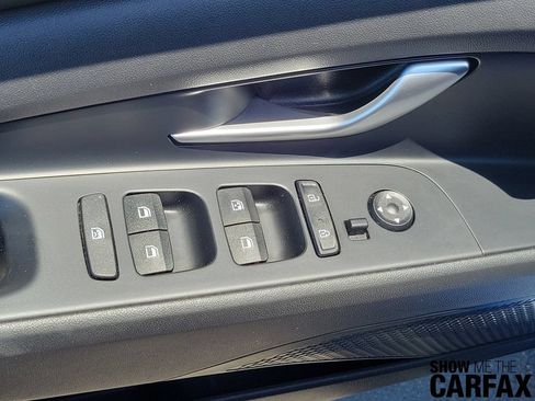 Used 2022 Hyundai Elantra SEL w/ Convenience + Premium Package FWD image 19