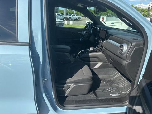 Used 2025 Chevrolet Colorado LT w/ Advanced Trailering Package AWD/4WD image 32
