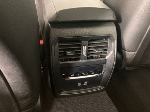 Used 2025 BMW 330i xDrive 330i xDrive image 15