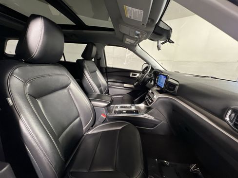 Used 2020 Ford Explorer XLT w/ Equipment Group 202A image 28
