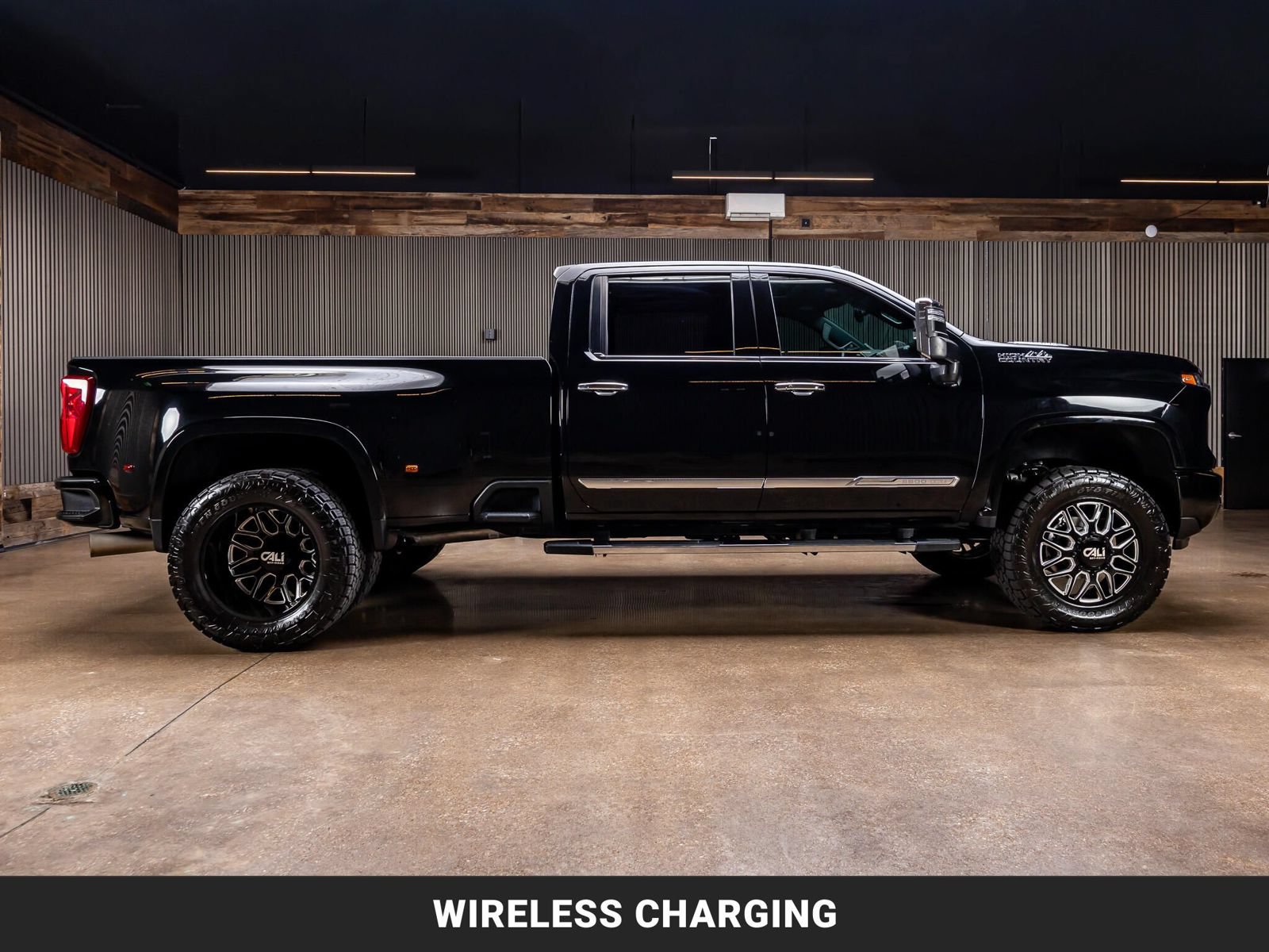 Used 2024 Chevrolet Silverado 3500 High Country w/ High Country Premium Package AWD/4WD image 10