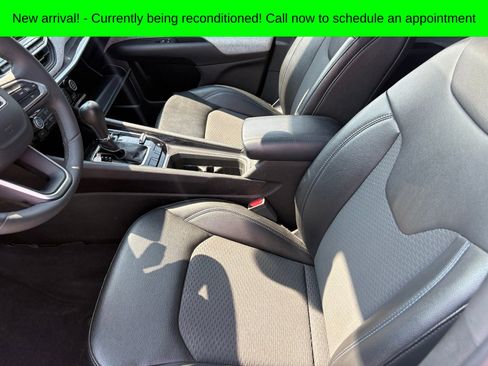 Used 2025 Jeep Compass Latitude w/ Sun & Sound Group AWD/4WD image 9