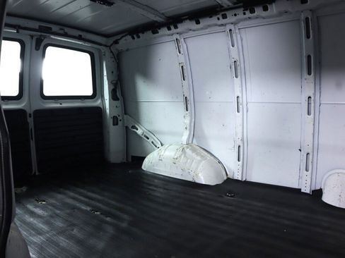 Used 2018 Chevrolet Express 2500 w/ Driver Convenience Package image 28