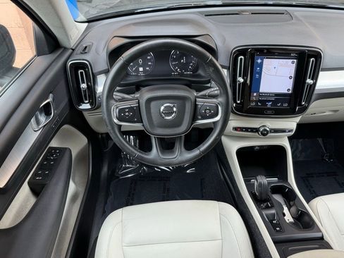 Used 2021 Volvo XC40 T5 Momentum w/ Premium Package image 23