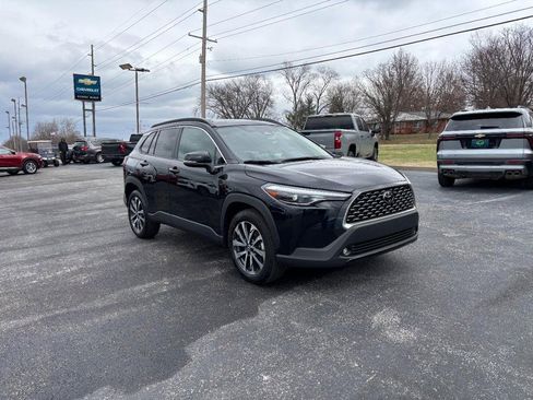 Used 2024 Toyota Corolla Cross XLE image 7